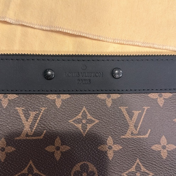 Louis Vuitton Pochette To Go Monogram Canvas - Picture 6 of 8